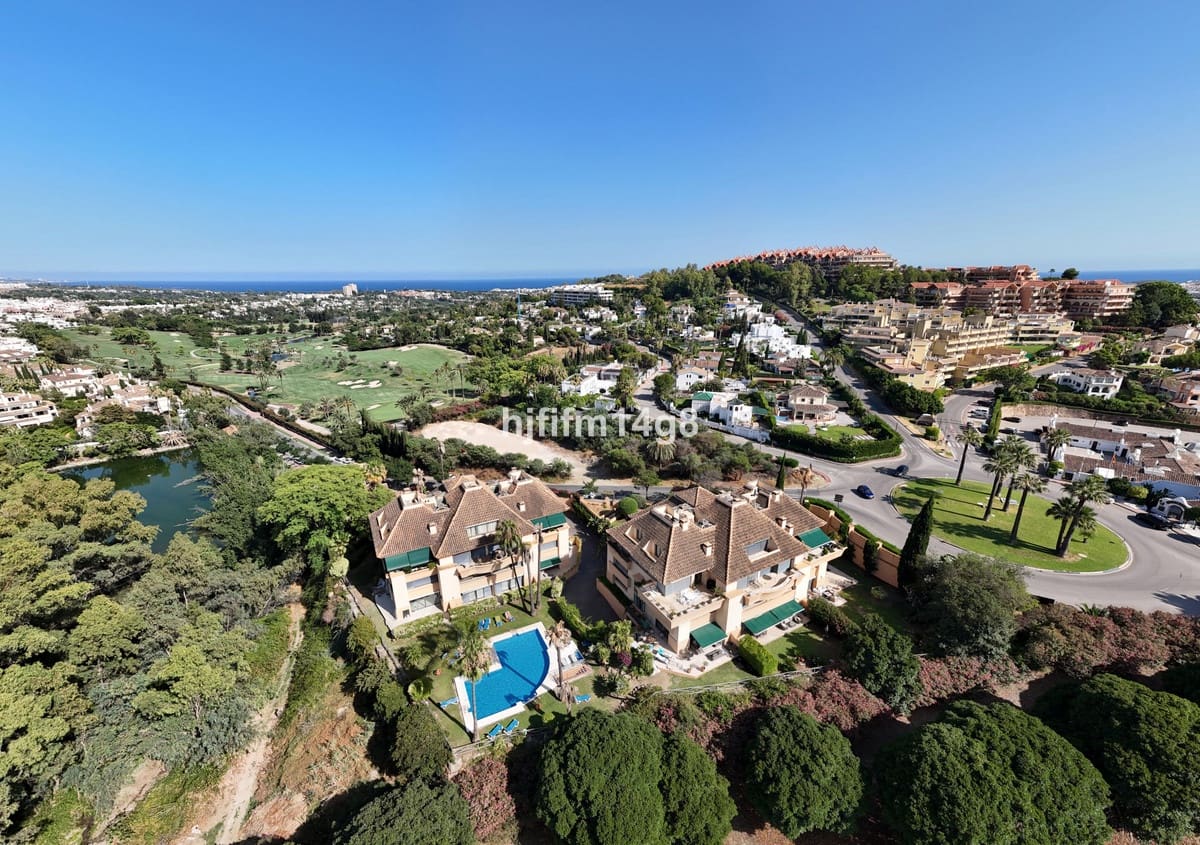 2 bedroom Penthouse for sale in Nueva Andalucia with pool - € 975,000 (Ref: 9540505)