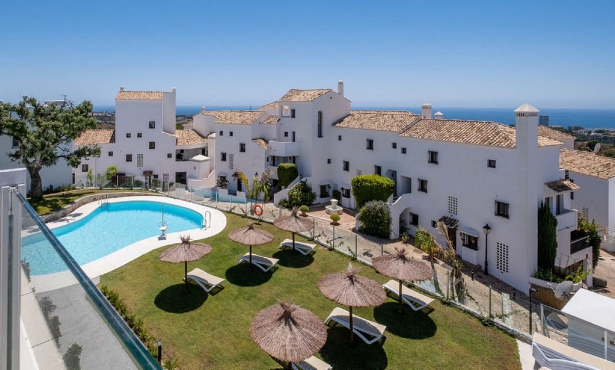 2 bedroom Penthouse for sale in Los Monteros with pool garage - € 980,000 (Ref: 9540506)