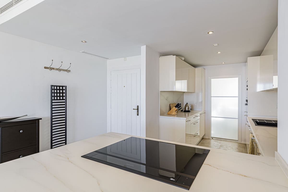 2 quarto Penthouse para venda em Nueva Andalucia com piscina garagem - 995 000 € (Ref: 9540507)