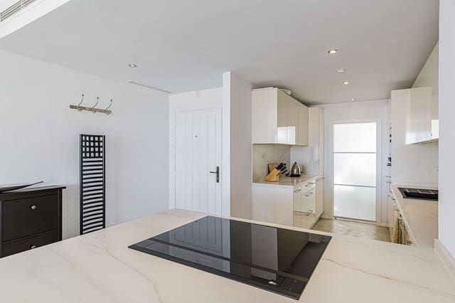 2 quarto Penthouse para venda em La Dama de Noche - La Alzambra, Marbella com piscina garagem - 995 000 € (Ref: 9540507)