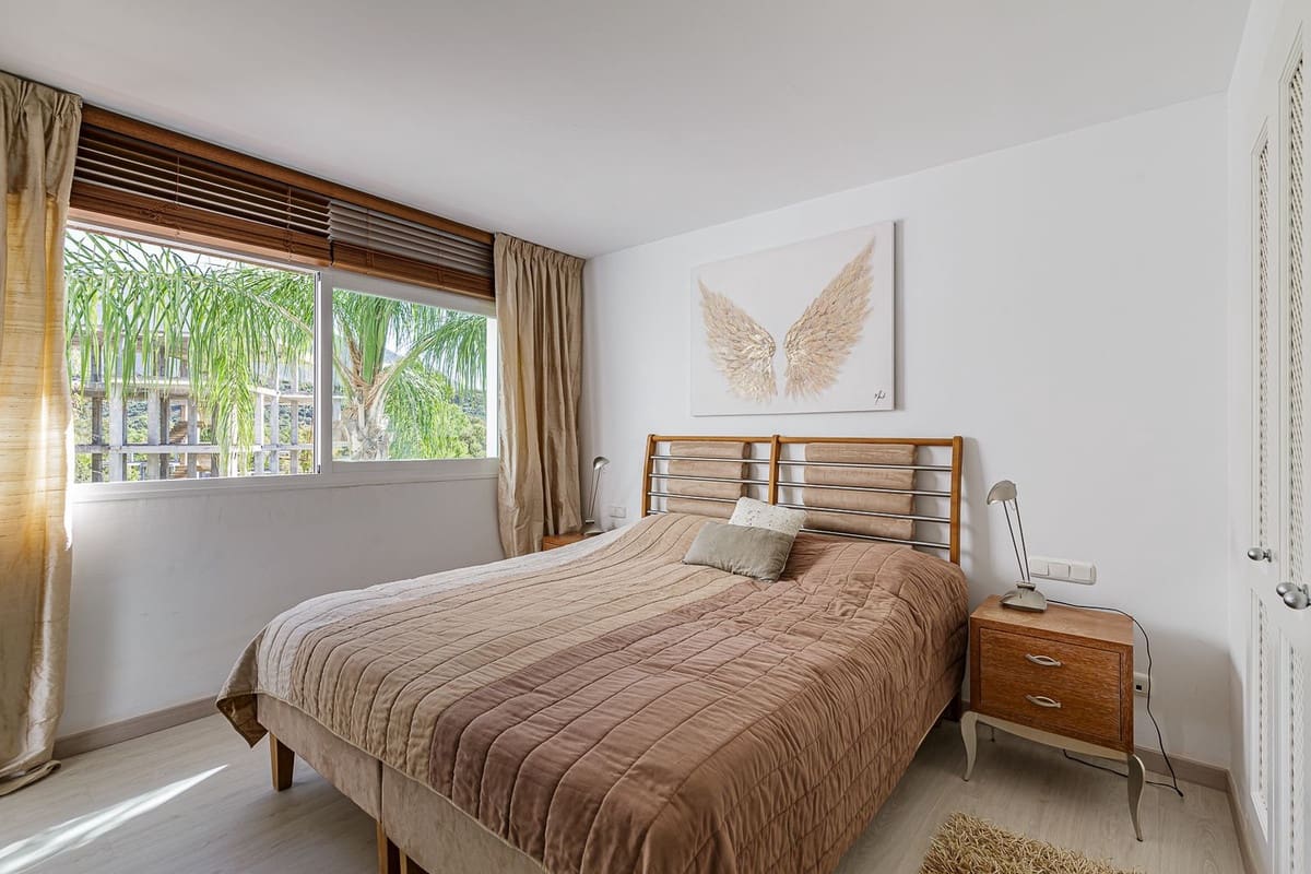 2 quarto Penthouse para venda em Nueva Andalucia com piscina garagem - 995 000 € (Ref: 9540507)