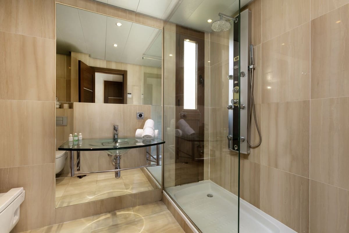 3 bedroom Penthouse for sale in Estepona with pool - € 995,000 (Ref: 9540508)