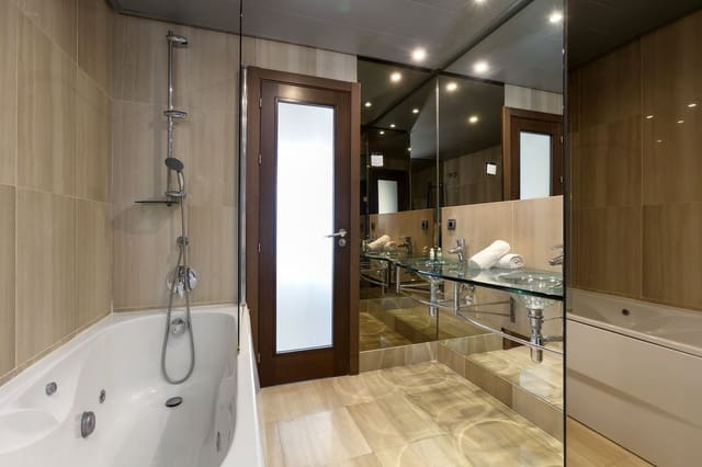 3 slaapkamer Penthouse te koop in Centro, Estepona met zwembad - € 995.000 (Ref: 9540508)