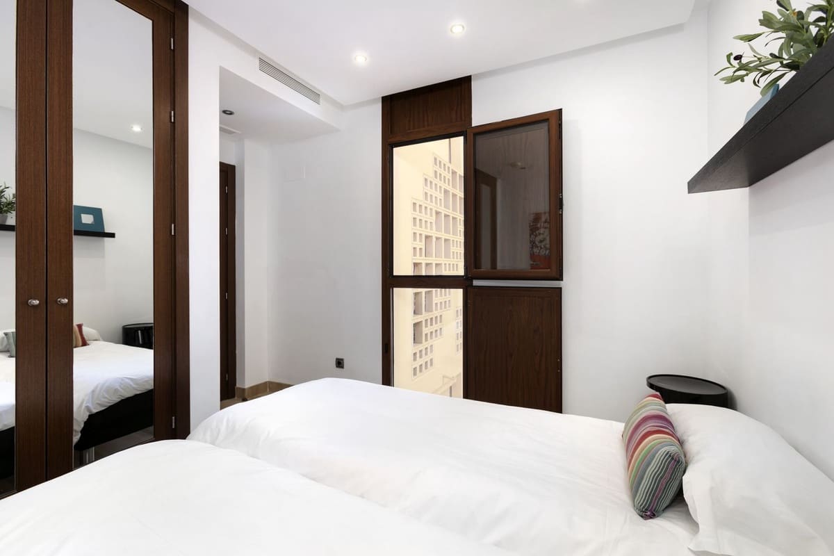 3 bedroom Penthouse for sale in Estepona with pool - € 995,000 (Ref: 9540508)