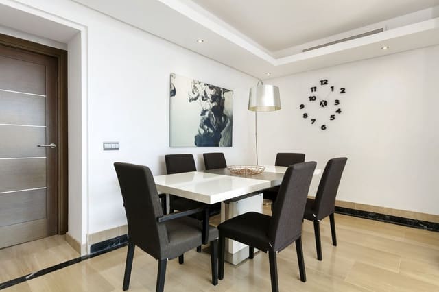 3 slaapkamer Penthouse te koop in Centro, Estepona met zwembad - € 995.000 (Ref: 9540508)