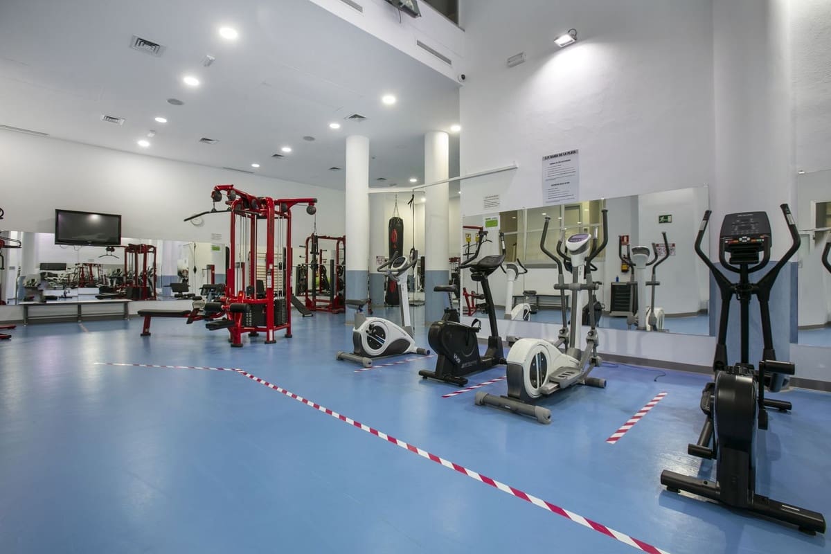 3 bedroom Penthouse for sale in Estepona with pool - € 995,000 (Ref: 9540508)