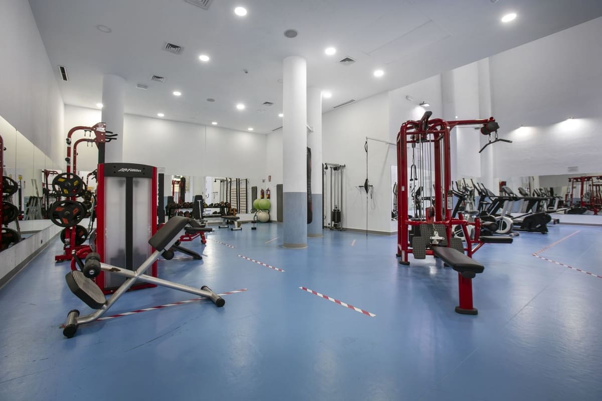 3 bedroom Penthouse for sale in Estepona with pool - € 995,000 (Ref: 9540508)