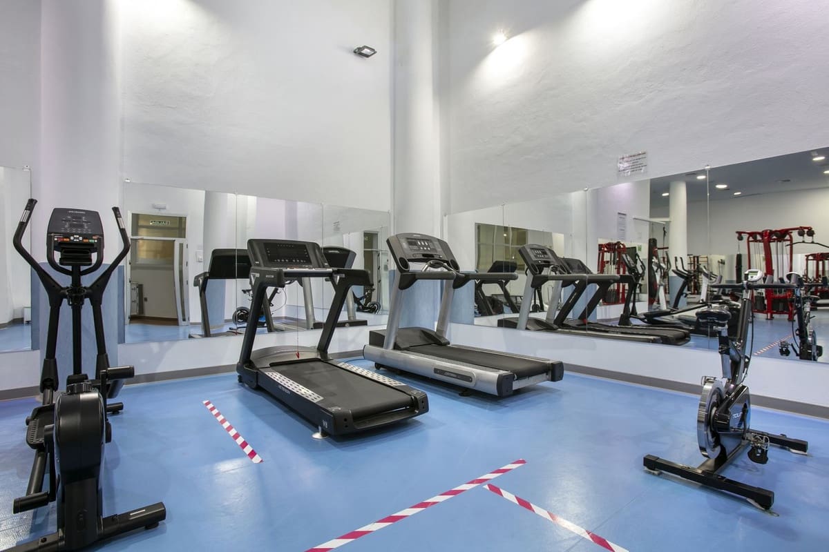 3 bedroom Penthouse for sale in Estepona with pool - € 995,000 (Ref: 9540508)