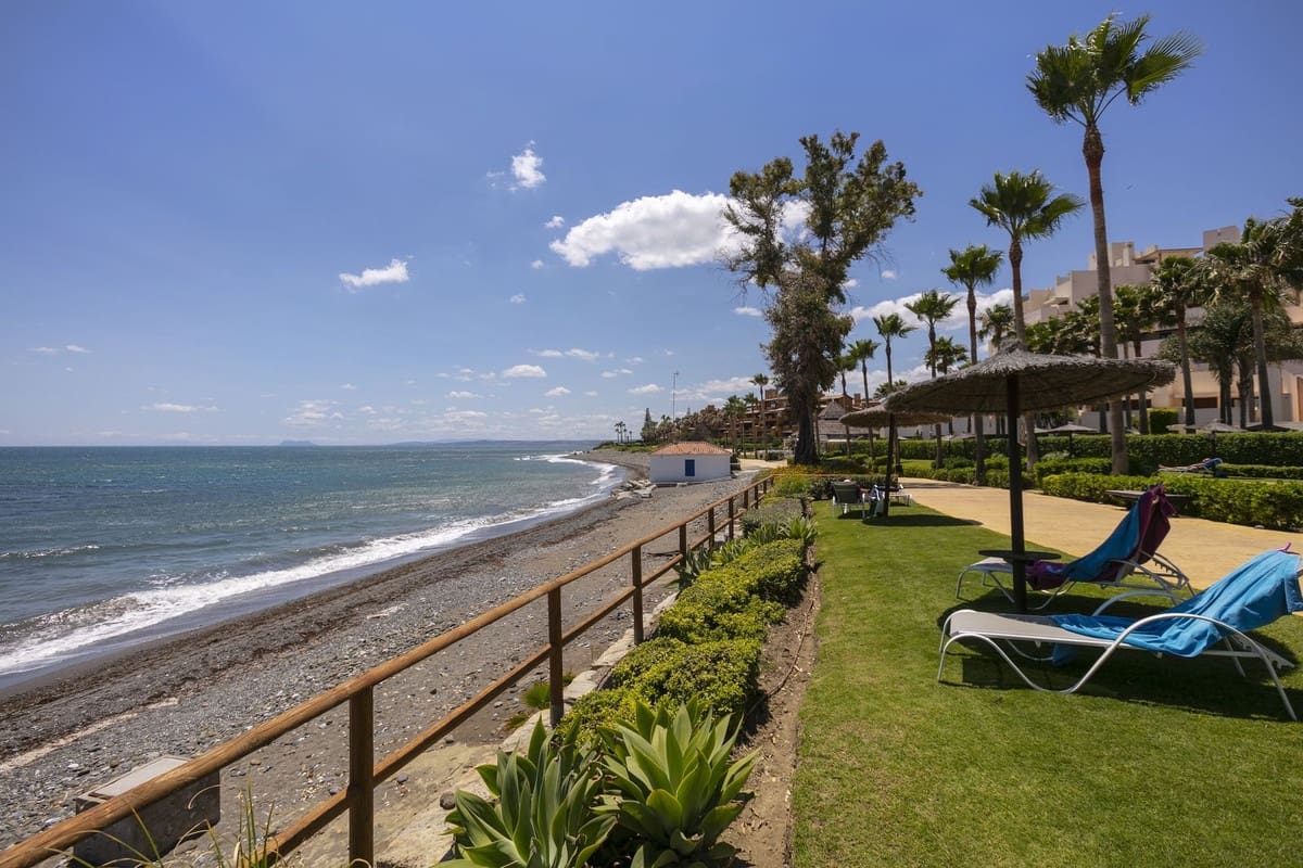 3 bedroom Penthouse for sale in Estepona with pool - € 995,000 (Ref: 9540508)