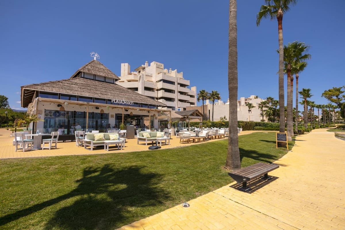 3 bedroom Penthouse for sale in Estepona with pool - € 995,000 (Ref: 9540508)