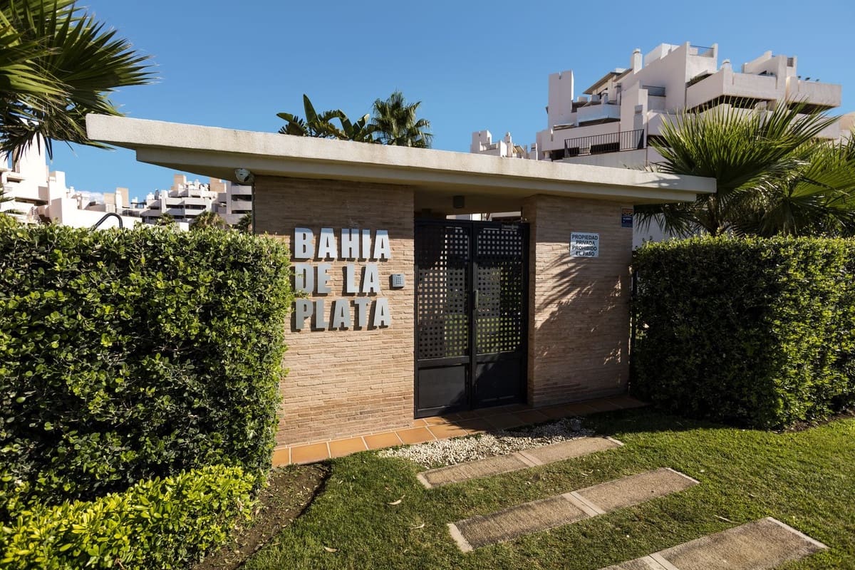 3 bedroom Penthouse for sale in Estepona with pool - € 995,000 (Ref: 9540508)