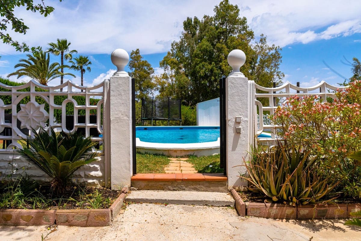 6 soveværelse Finca/Landehus til salg i Alhaurin de la Torre med swimmingpool - € 999.000 (Ref: 9540509)