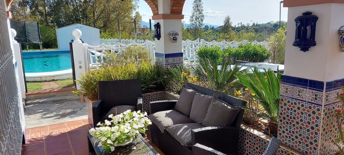 6 soveværelse Finca/Landehus til salg i Alhaurin de la Torre med swimmingpool - € 999.000 (Ref: 9540509)