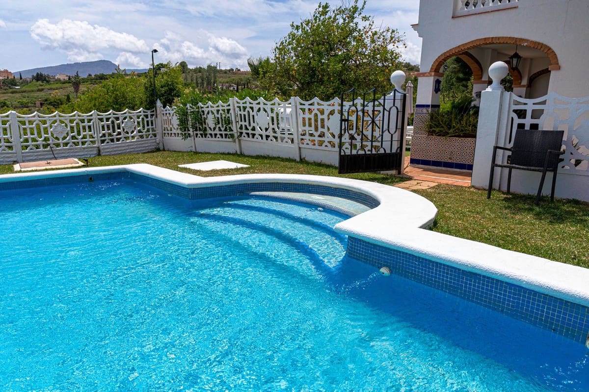 6 soveværelse Finca/Landehus til salg i Alhaurin de la Torre med swimmingpool - € 999.000 (Ref: 9540509)