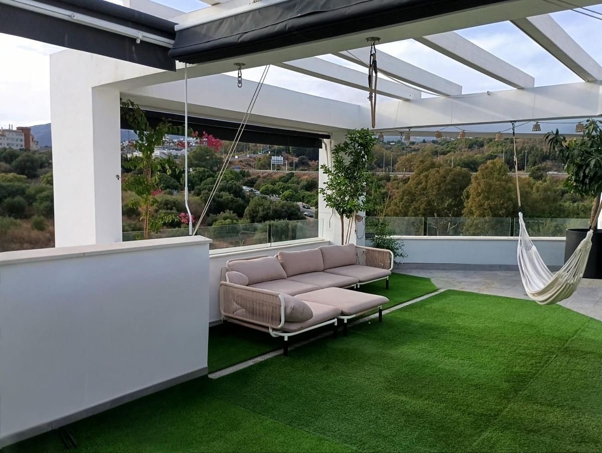 4 bedroom Penthouse for sale in Estepona with pool garage - € 1,000,000 (Ref: 9540510)