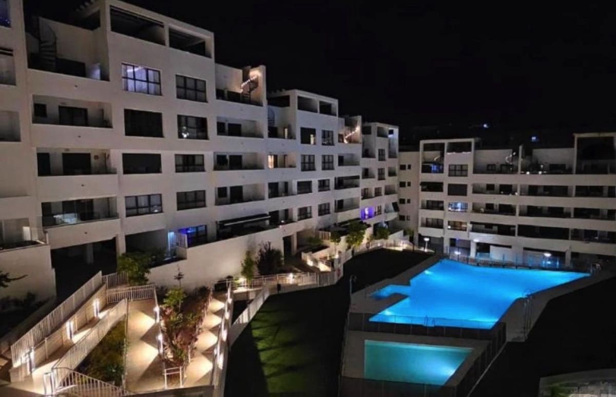 4 bedroom Penthouse for sale in Estepona with pool garage - € 1,000,000 (Ref: 9540510)