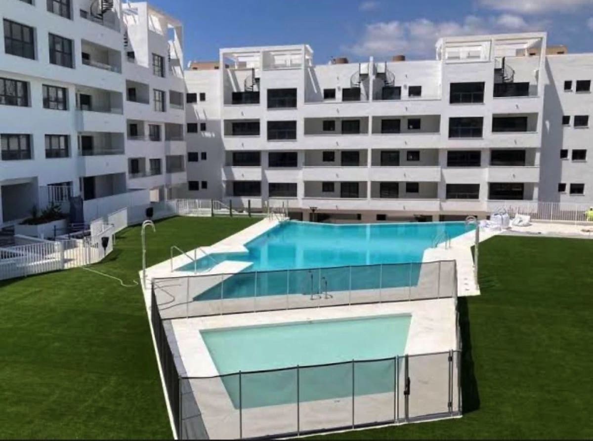 4 bedroom Penthouse for sale in Estepona with pool garage - € 1,000,000 (Ref: 9540510)