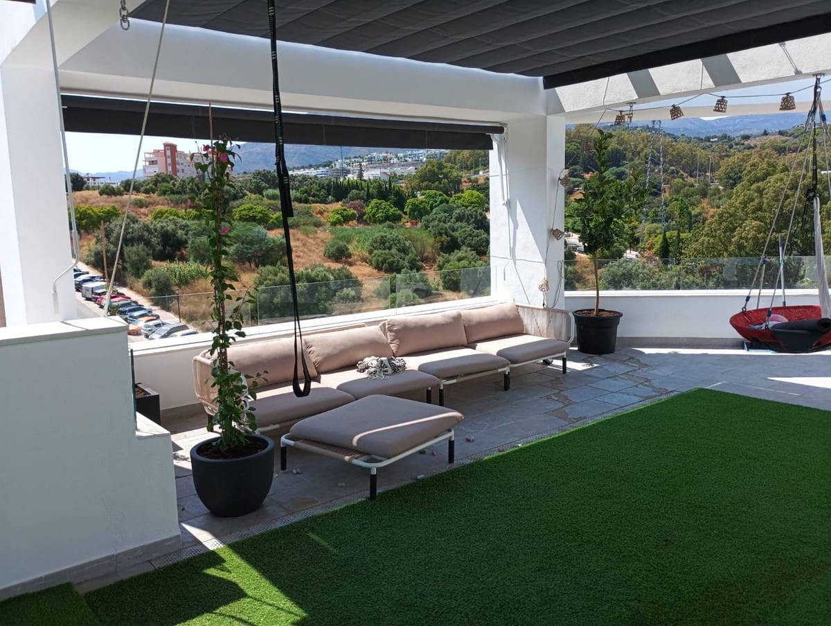 4 bedroom Penthouse for sale in Estepona with pool garage - € 1,000,000 (Ref: 9540510)