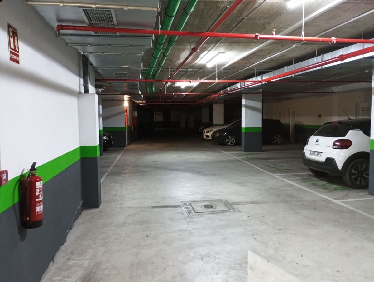 4 bedroom Penthouse for sale in Estepona with pool garage - € 1,000,000 (Ref: 9540510)