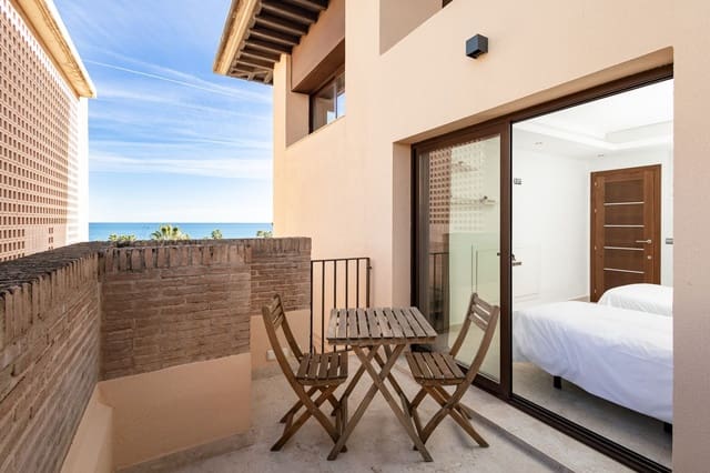 Ático de 4 habitaciones en Cancelada, Estepona en venta con piscina - 1.050.000 € (Ref: 9540511)