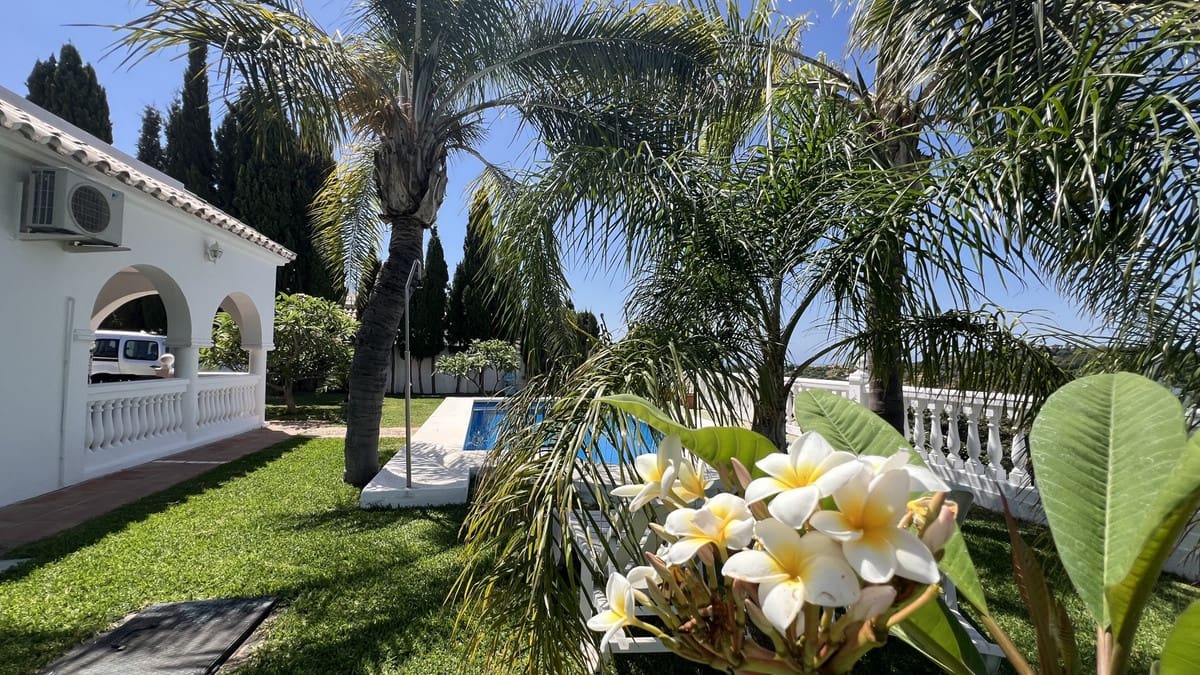 3 bedroom Villa for sale in El Velerin with pool - € 1,075,000 (Ref: 9540513)