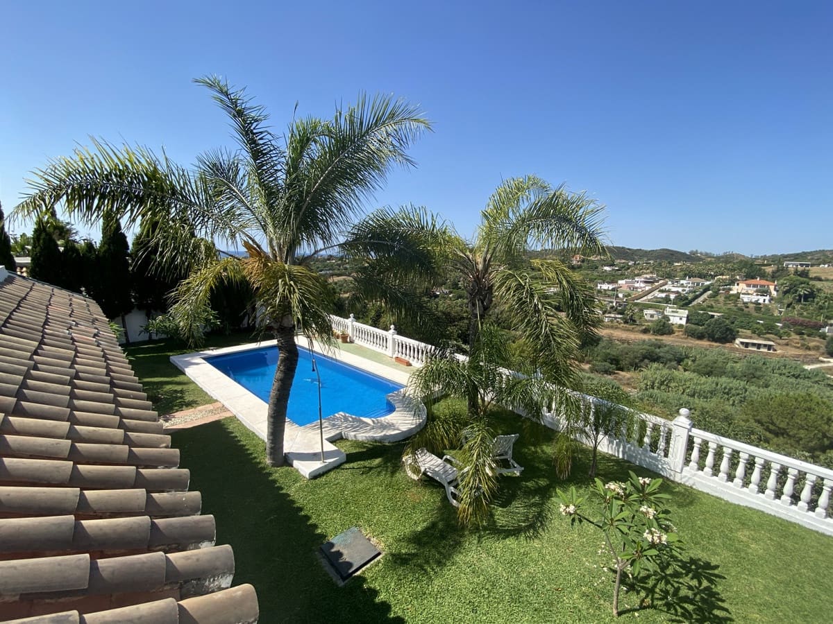 3 bedroom Villa for sale in El Velerin with pool - € 1,075,000 (Ref: 9540513)