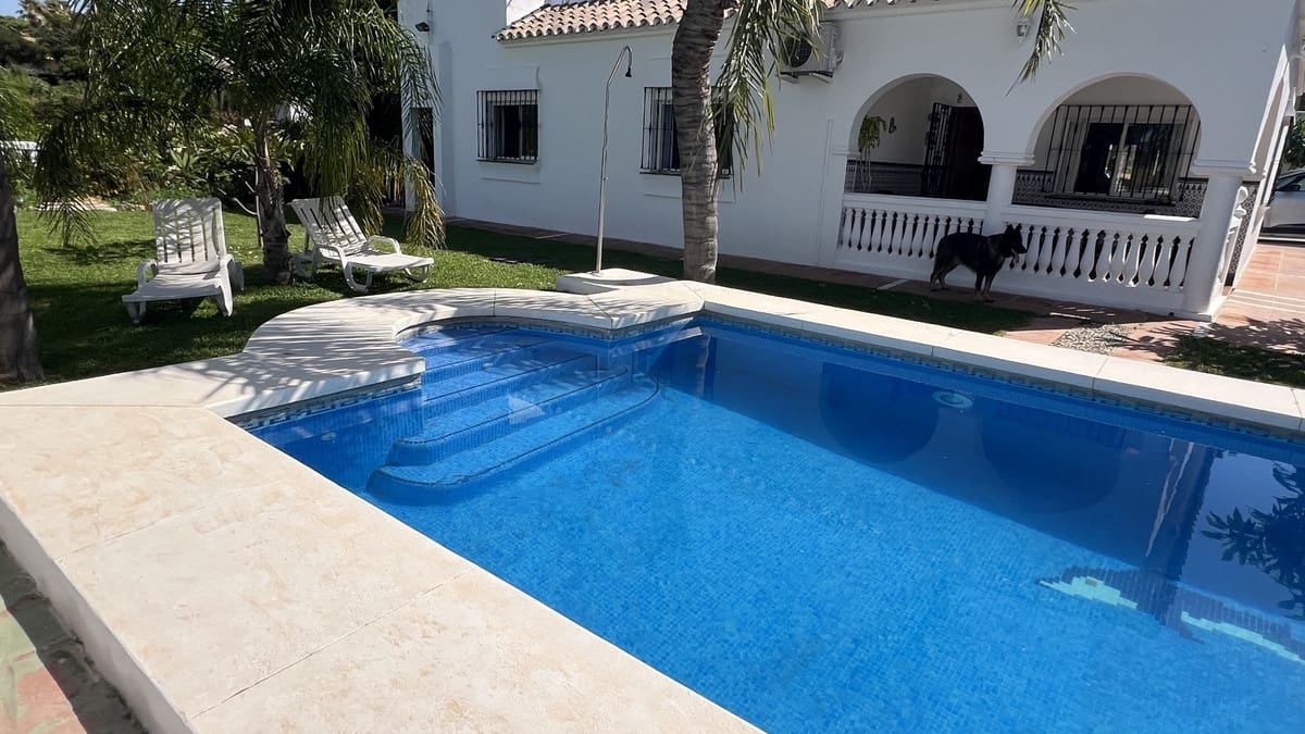 3 bedroom Villa for sale in El Velerin with pool - € 1,075,000 (Ref: 9540513)