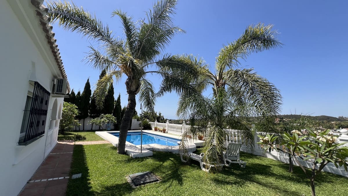 3 bedroom Villa for sale in El Velerin with pool - € 1,075,000 (Ref: 9540513)