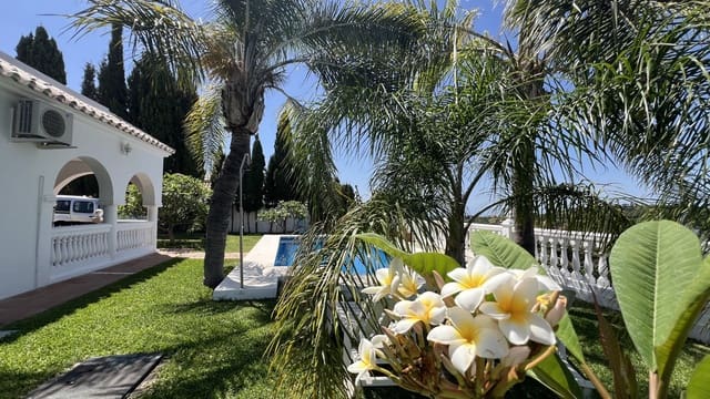 3 makuuhuone Huvila myytävänä paikassa El Velerín, Estepona mukana uima-altaan - 1 075 000 € (Ref: 9540513)