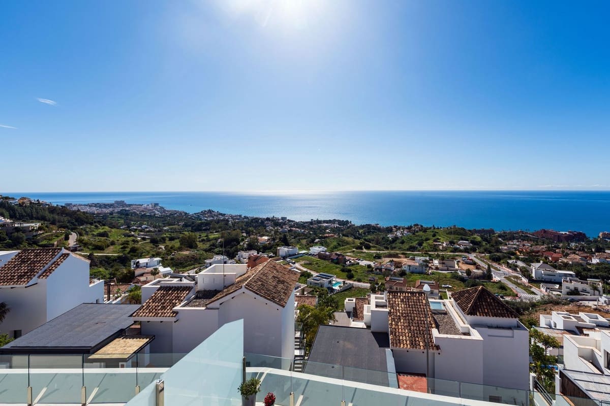 3 soveværelse Penthouse til salg i Benalmadena med swimmingpool garage - € 1.095.000 (Ref: 9540515)