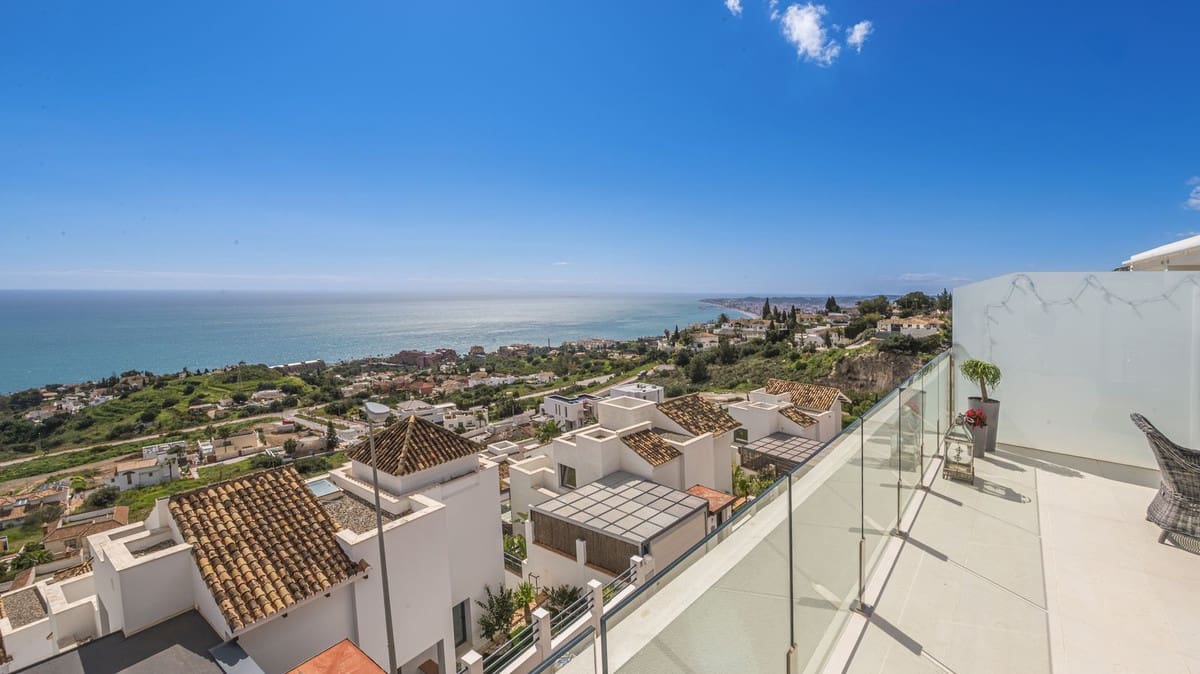 3 soveværelse Penthouse til salg i Benalmadena med swimmingpool garage - € 1.095.000 (Ref: 9540516)