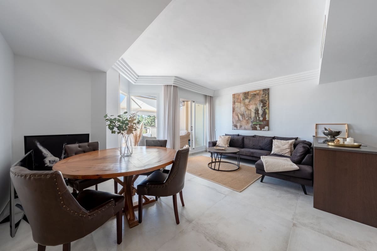 3 soverom Penthouse til salgs i Nueva Andalucia med svømmebasseng - € 1 095 000 (Ref: 9540517)