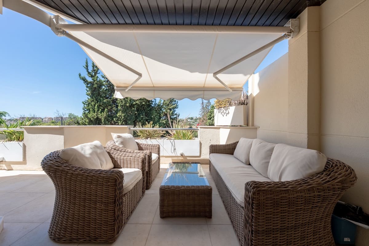 3 soverom Penthouse til salgs i Nueva Andalucia med svømmebasseng - € 1 095 000 (Ref: 9540517)