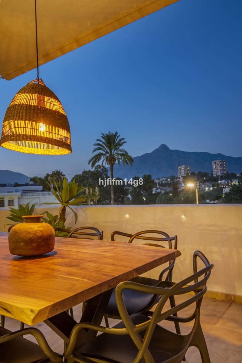 3 soverom Penthouse til salgs i Nueva Andalucia med svømmebasseng - € 1 095 000 (Ref: 9540518)
