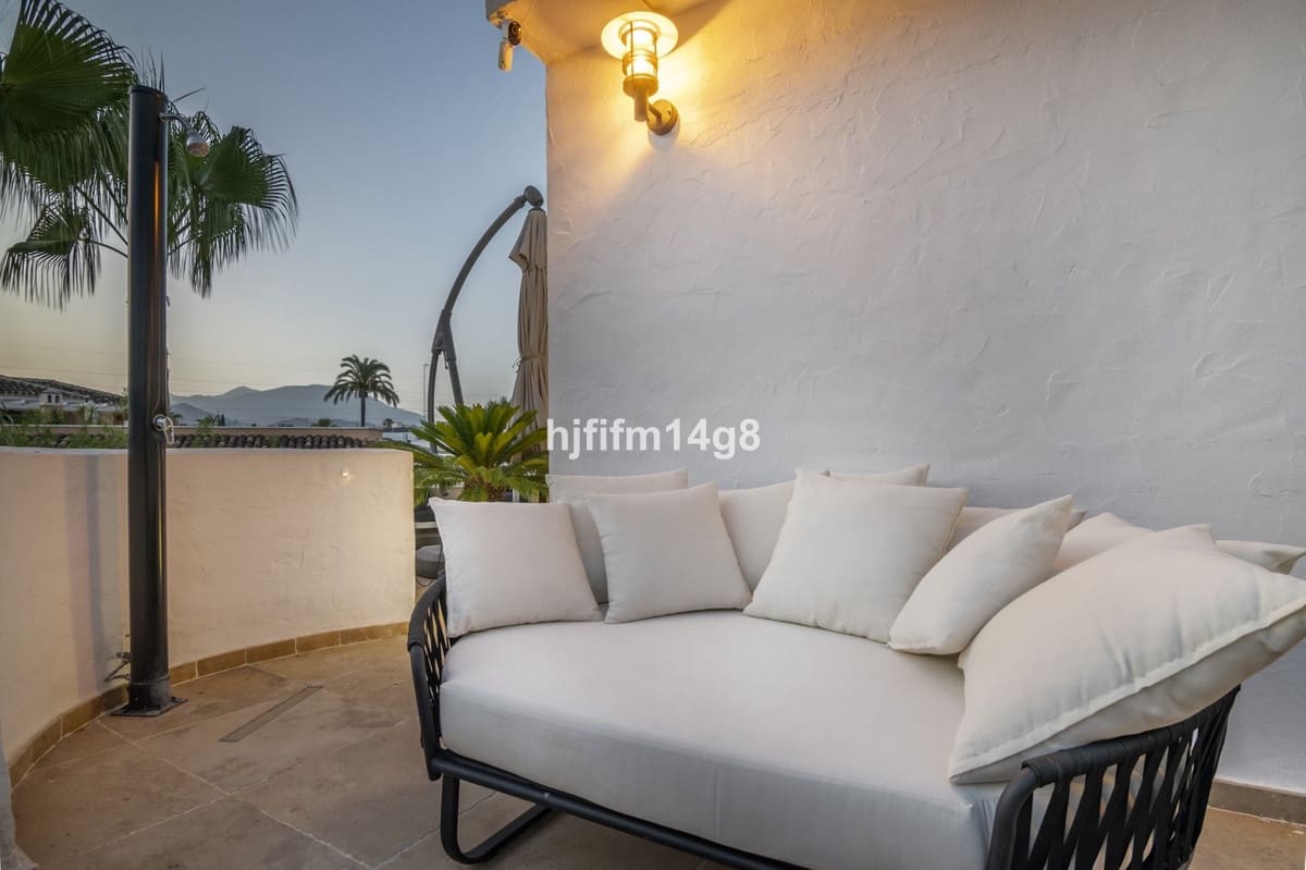 3 soverom Penthouse til salgs i Nueva Andalucia med svømmebasseng - € 1 095 000 (Ref: 9540518)