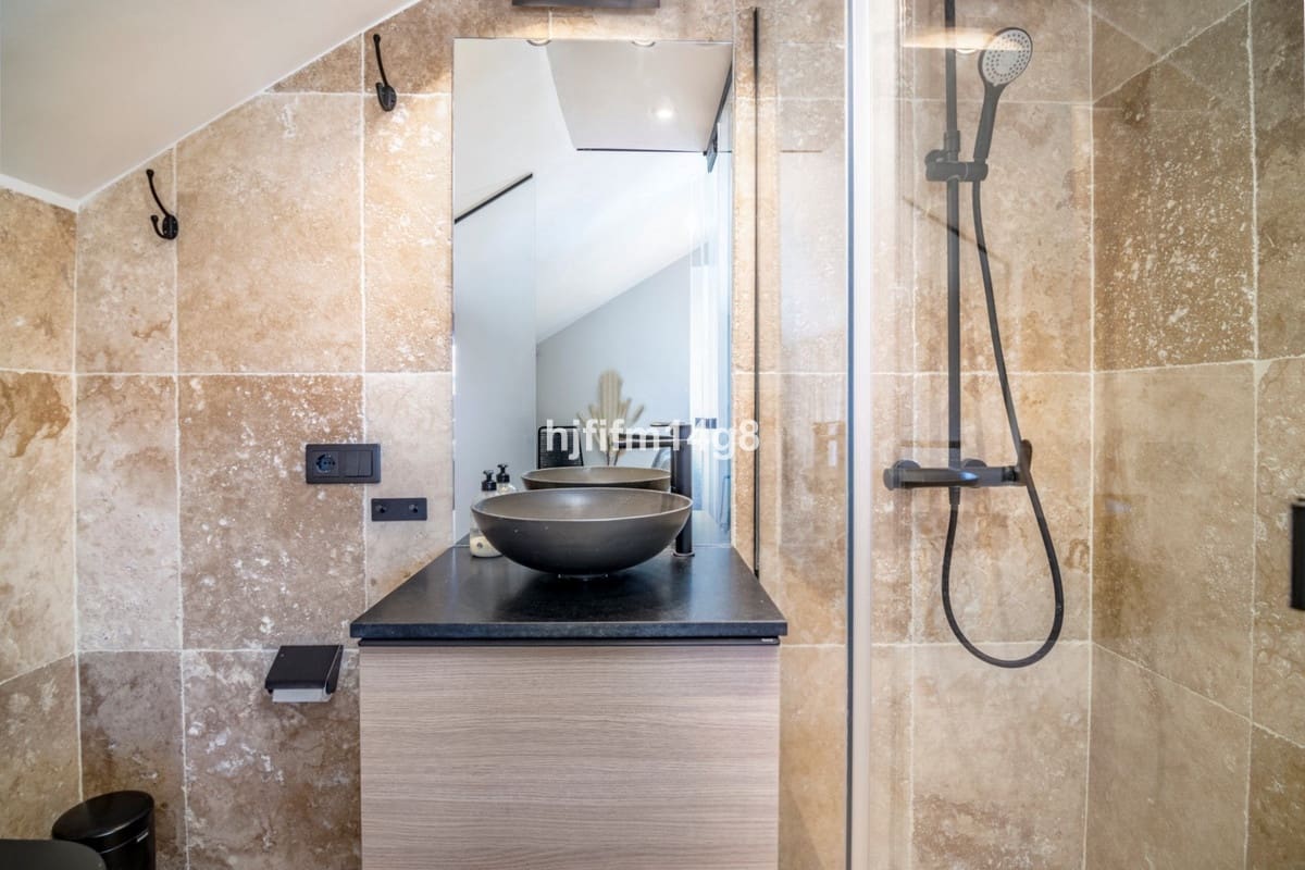 3 soverom Penthouse til salgs i Nueva Andalucia med svømmebasseng - € 1 095 000 (Ref: 9540518)