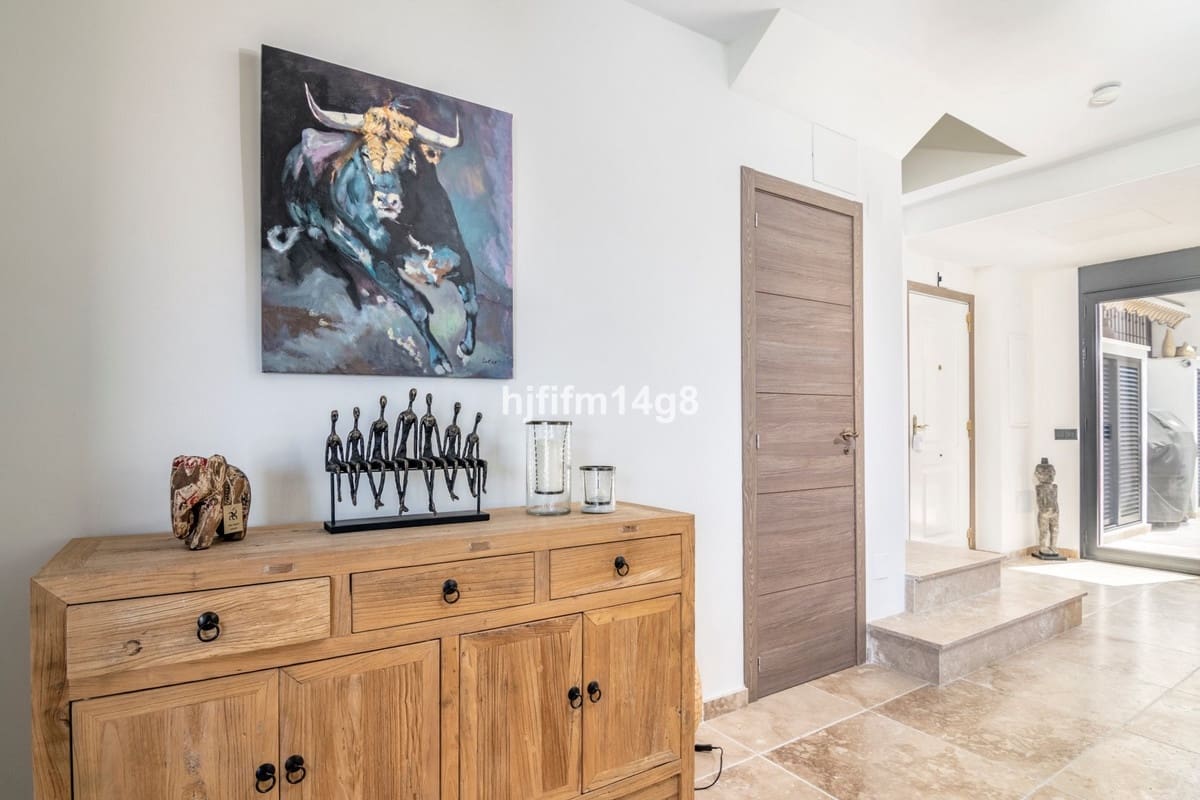 3 soverom Penthouse til salgs i Nueva Andalucia med svømmebasseng - € 1 095 000 (Ref: 9540518)