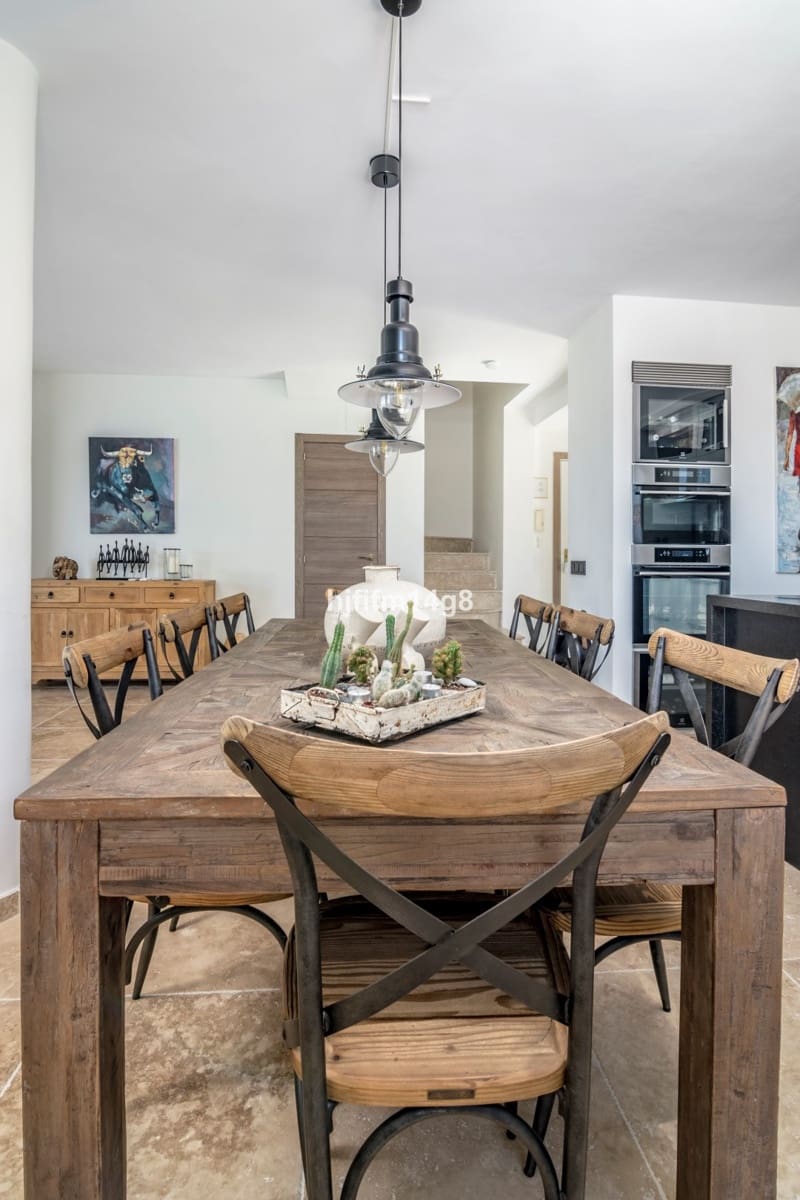 3 soverom Penthouse til salgs i Nueva Andalucia med svømmebasseng - € 1 095 000 (Ref: 9540518)