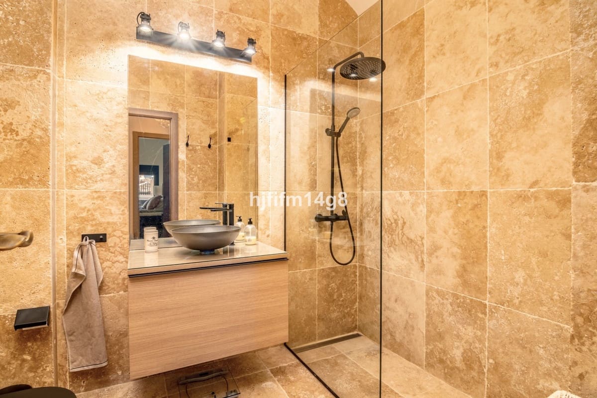 3 soverom Penthouse til salgs i Nueva Andalucia med svømmebasseng - € 1 095 000 (Ref: 9540518)