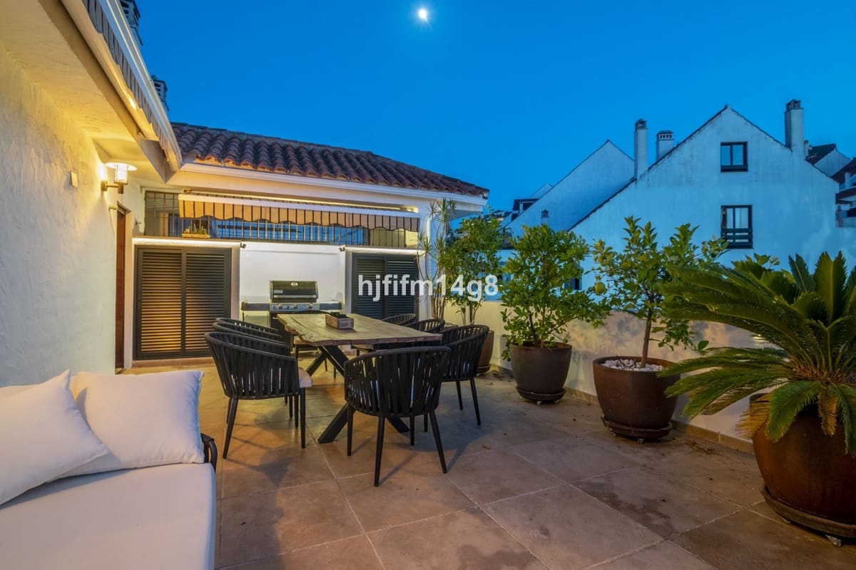 3 soverom Penthouse til salgs i Nueva Andalucia med svømmebasseng - € 1 095 000 (Ref: 9540518)