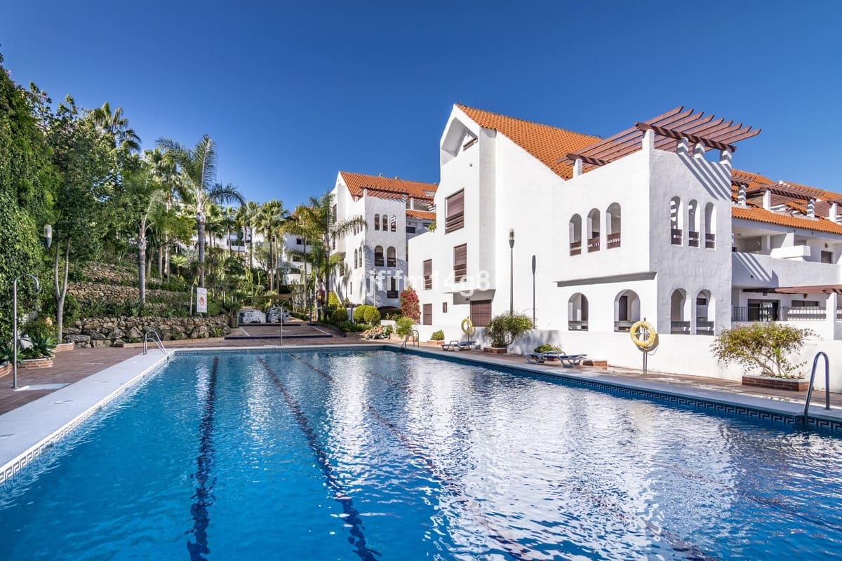 3 soverom Penthouse til salgs i Nueva Andalucia med svømmebasseng - € 1 095 000 (Ref: 9540518)