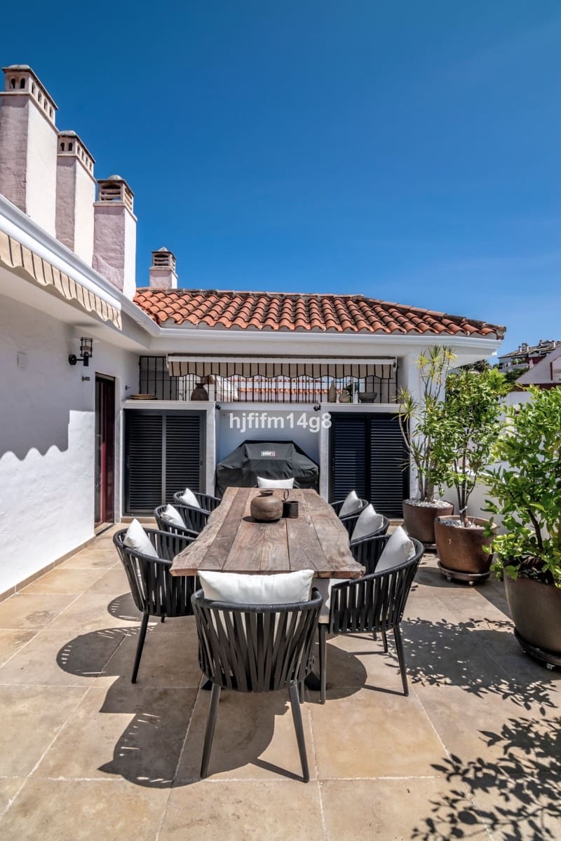 3 soverom Penthouse til salgs i Nueva Andalucia med svømmebasseng - € 1 095 000 (Ref: 9540518)