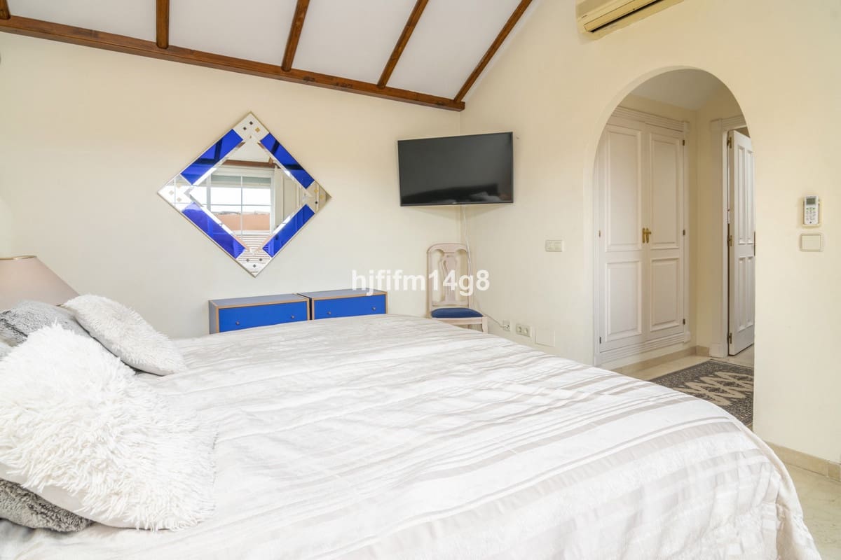 Ático de 3 habitaciones en Nueva Andalucia en venta con piscina - 1.150.000 € (Ref: 9540520)