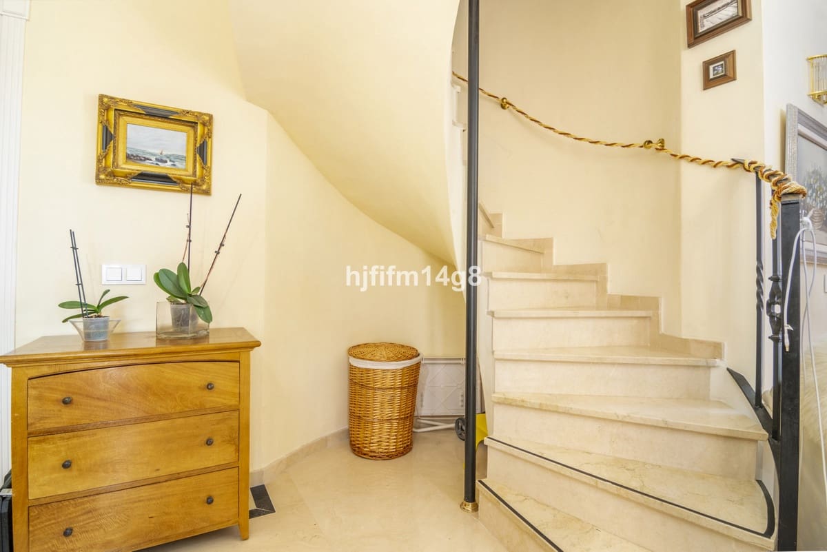 Ático de 3 habitaciones en Nueva Andalucia en venta con piscina - 1.150.000 € (Ref: 9540520)