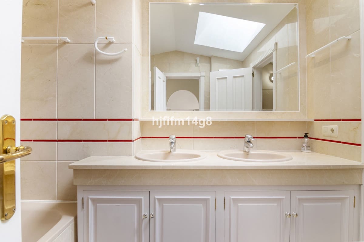 Ático de 3 habitaciones en Nueva Andalucia en venta con piscina - 1.150.000 € (Ref: 9540520)