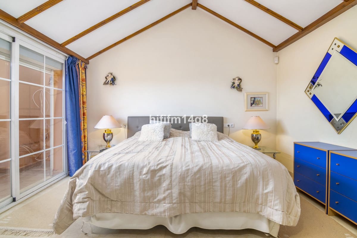 Ático de 3 habitaciones en Nueva Andalucia en venta con piscina - 1.150.000 € (Ref: 9540520)