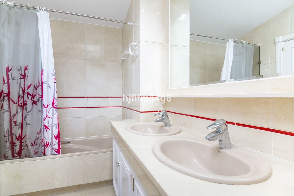 Ático de 3 habitaciones en Nueva Andalucia en venta con piscina - 1.150.000 € (Ref: 9540520)