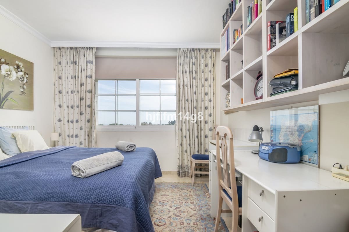 Ático de 3 habitaciones en Nueva Andalucia en venta con piscina - 1.150.000 € (Ref: 9540520)