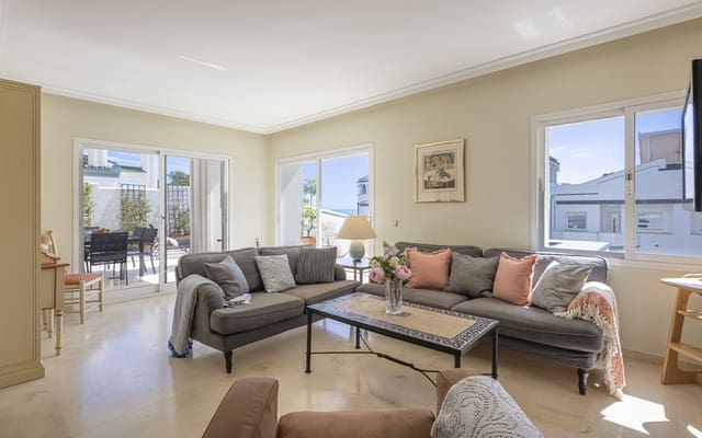 Ático de 3 habitaciones en Centro, Estepona en venta con piscina - 1.150.000 € (Ref: 9540522)