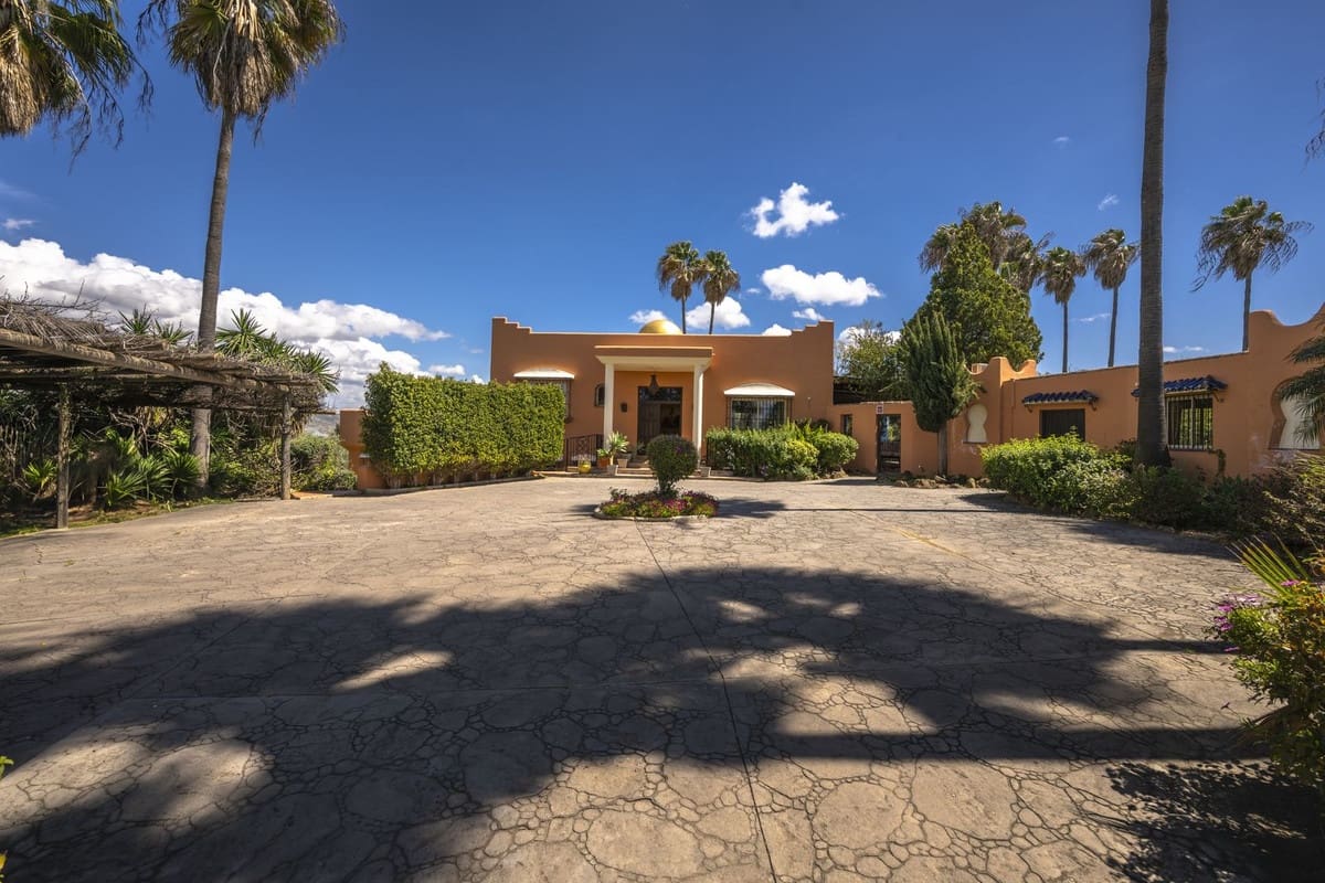 Finca/Casa Rural de 9 habitaciones en Alhaurín el Grande en venta con piscina - 1.150.000 € (Ref: 9540525)